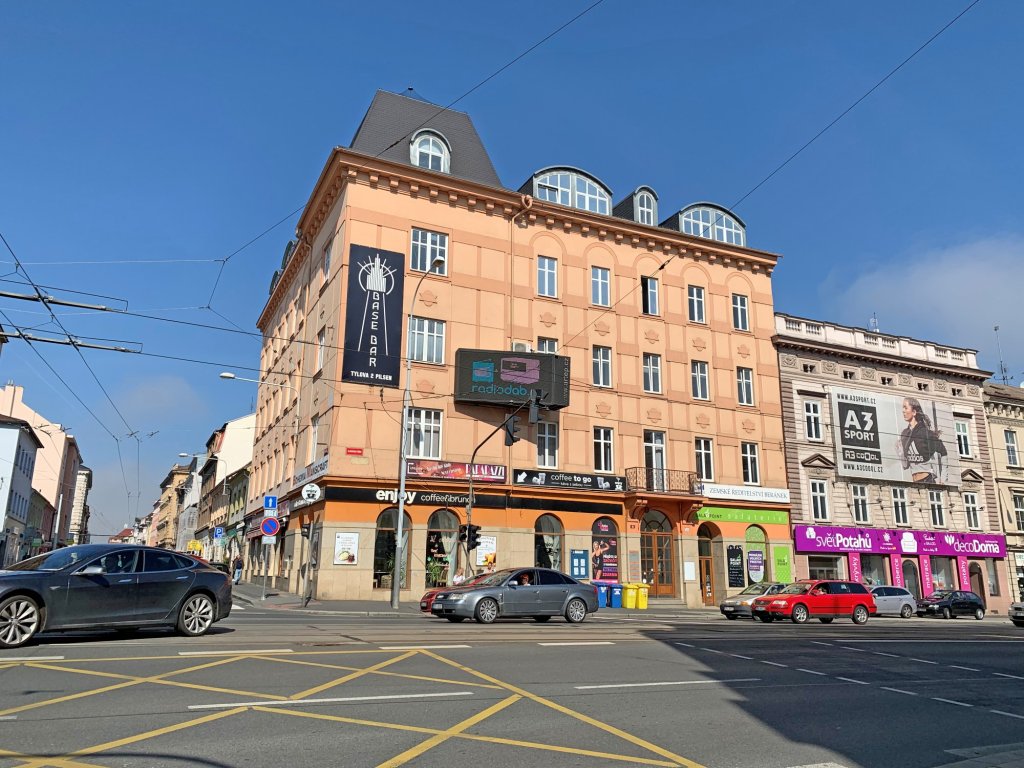 Pronájem nebytových prostor na křižovatce "U Práce" v Plzni