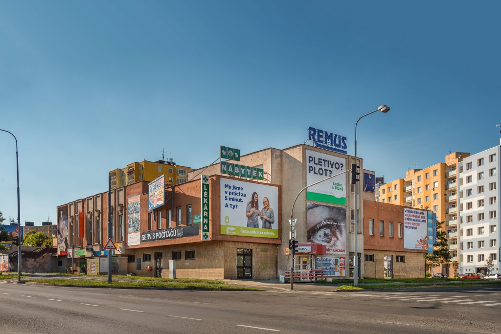 Prodej formou veřejného výběrového řízení nákupního centra Remus